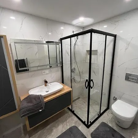 Apartman Muhtesem Konumda Somineli Lux Daire *